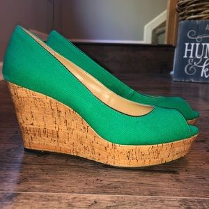 Green peep toe wedges!